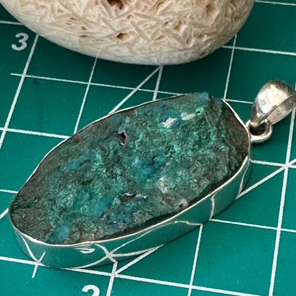 chrysocolla in the rough 925 sterling silver statement pendant - Picture 7 of 8